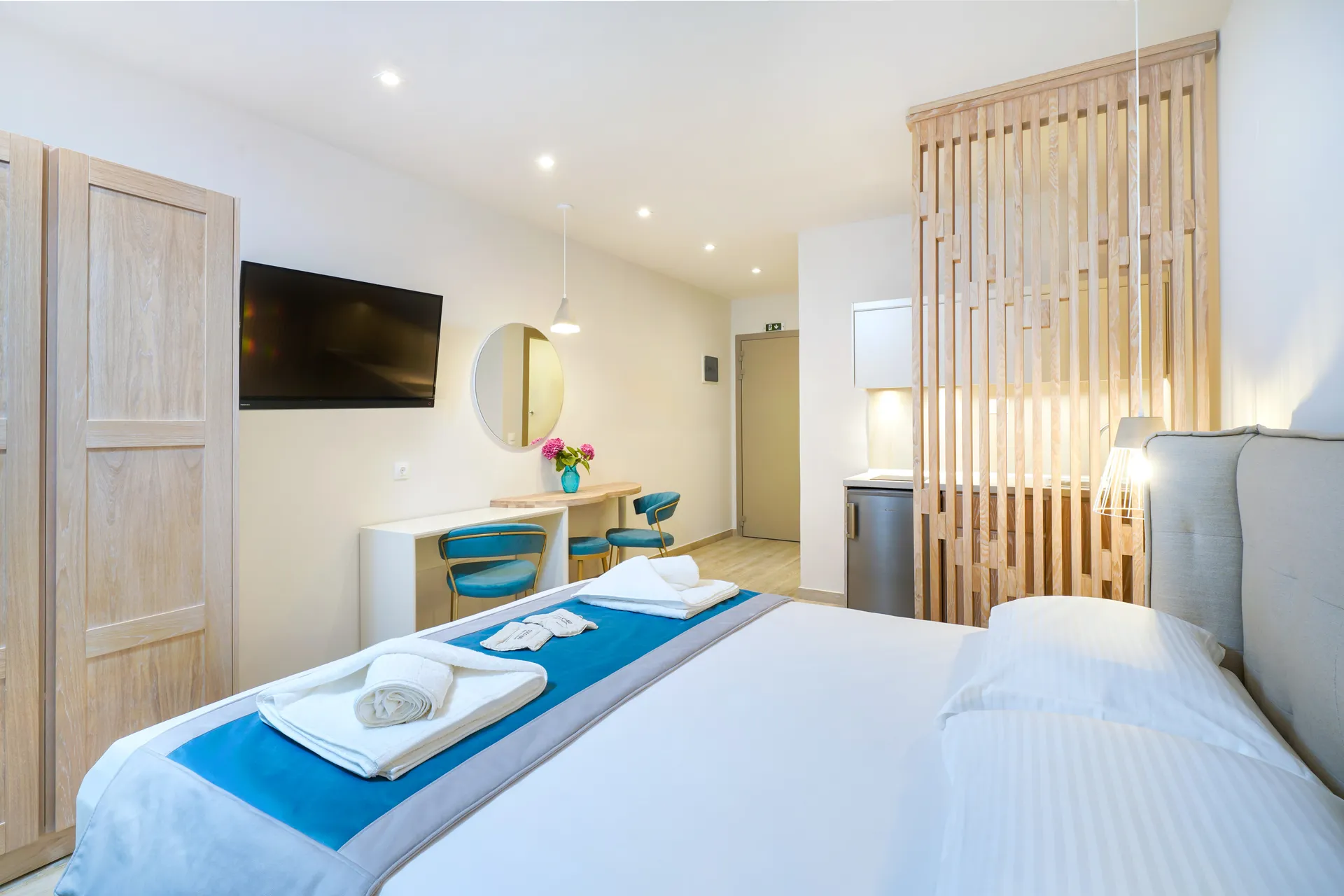 Tiara Holidays - IlioMagic luxury studios - Superior Suites